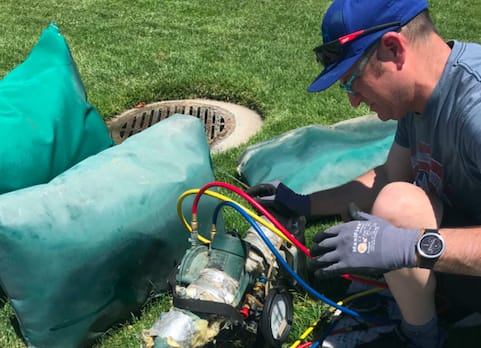 San Ramon Backflow Testing - man testing backflow preventer valve